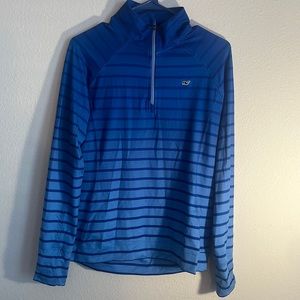 Vineyard Vines Women performance quarter zip. Size small.